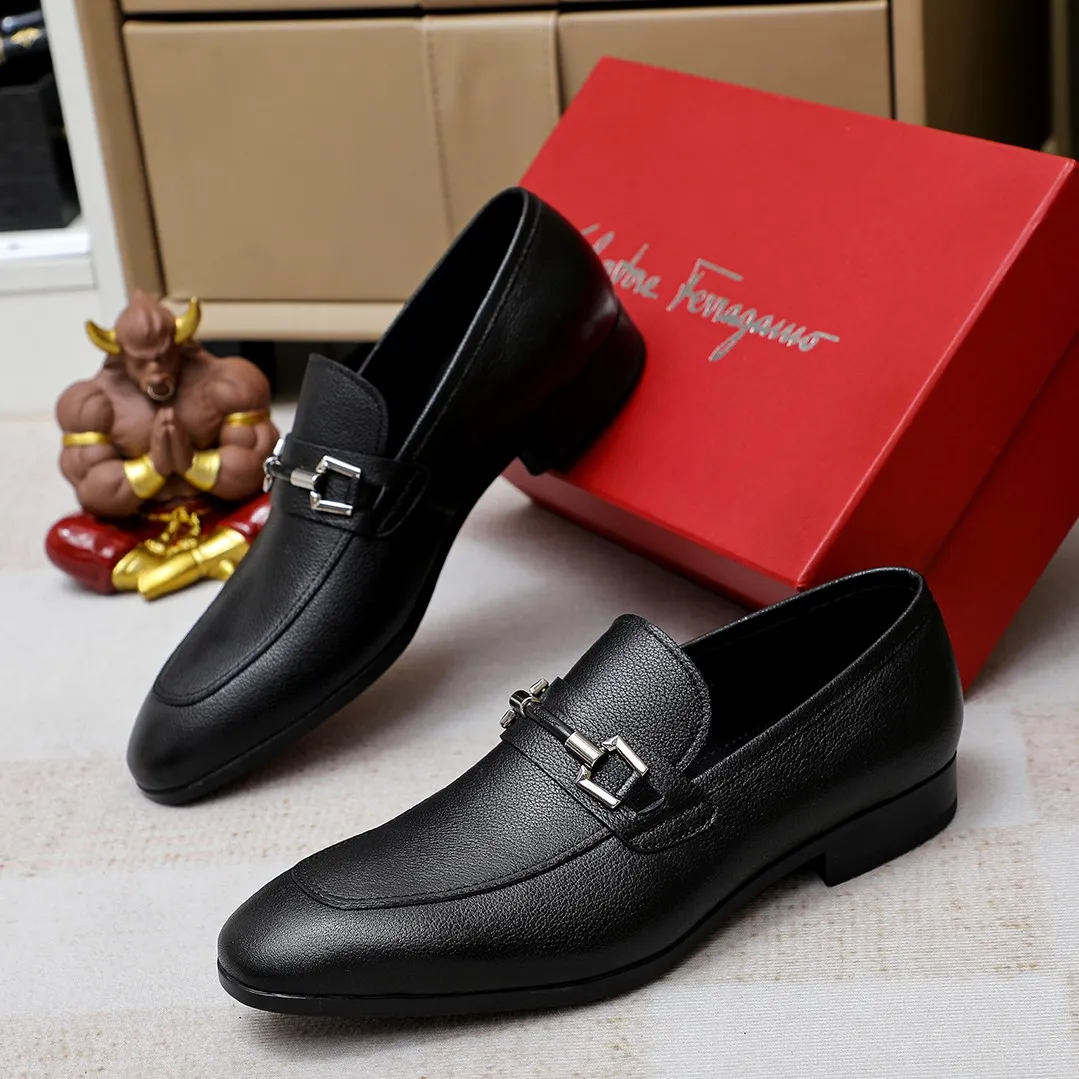 Men's shoes 💰460 🔥Ferragamo's new men's casual slip-on shoes🇨🇳Official website original 1:1 mold, original quality💯Fine workmanship, high-end luxury☘The upper is made of imported Italian first-layer cowhide🌴Luxurious water dyeing🐂Leather lining🍓Rubber wear-resistant and non-slip outsole, breathable and comfortable to wear🍍The first choice for high-grade men, 5 colors available! Code number 38-44 (45.46. Customized)